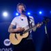 Watch Ed Sheeran cover The Pogues' 'Fairytale Of New York' in Dublin with Beoga, Biird and Nizlopi