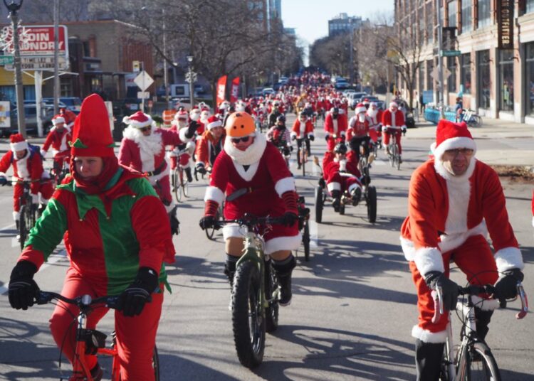 The 2022 Santa Cycle Rampage on Prospect Avenue. Photo by Jeramey Jannene.