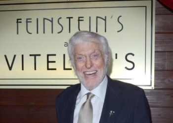 Dick Van Dyke encourages people to build friendships; photo by Kathy Hutchins