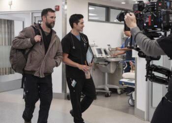 Noah Wyle as Robby and Ken Kirby as Shen behind the scenes of 'The Pitt' Season 2
