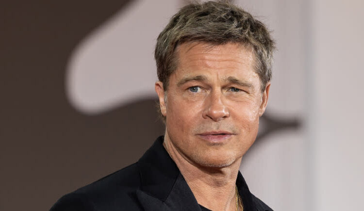 10 Celebrities Who Started as Background Actors
