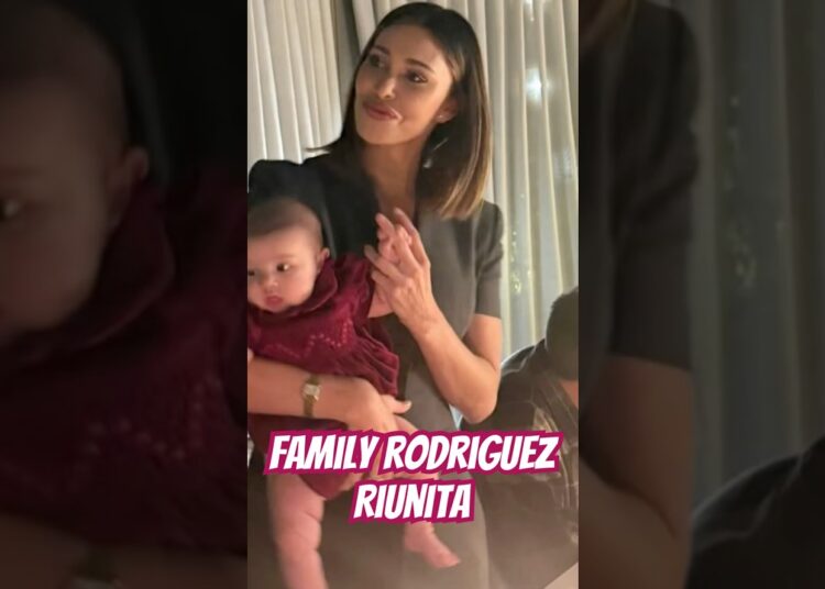 FAMILY RODRIGUEZ RIUNITA #belenrodriguez #gossipvip #christmas #natale #ceciliarodriguez #gossip