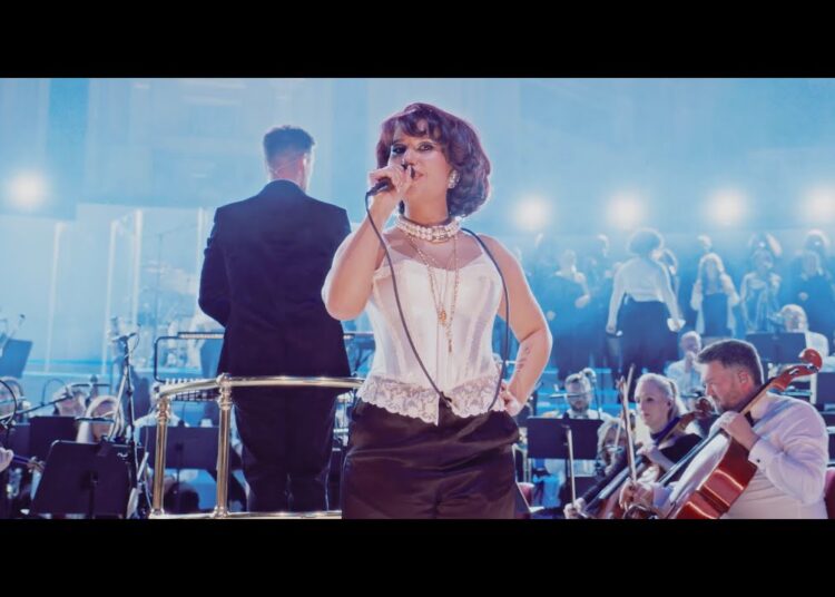 RAYE – Five Star Hotels. (Live at The Royal Albert Hall)