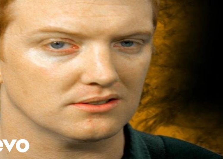 Queens Of The Stone Age – No One Knows (Official Music Video)
