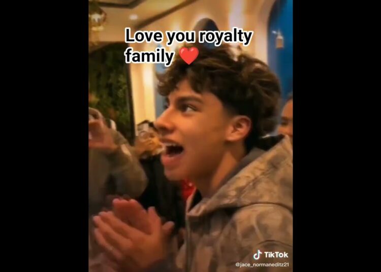 love you royalty family love you ferran Andrea Ali blu and Milan stay royalty we out peace 👋👋💕🇺🇸🎄🇺🇸