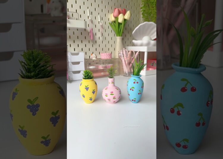 Painting on Mini pots #artshorts #diy #craft #shortviral #art #acrylicpainting