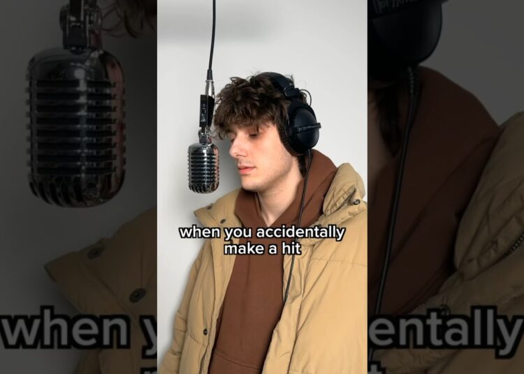 JVKE makes ‘this is what winter feels like’ by accident in the studio #jvke #winter
