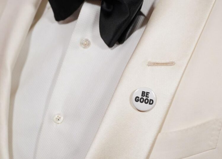 Celebrities wear pins protesting ICE on the Golden Globes red carpet | Celebrity News