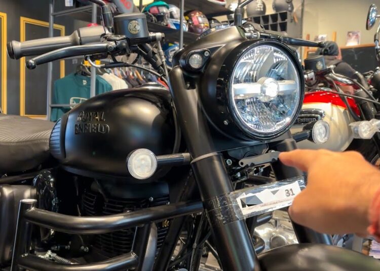 2026 All New Royal Enfield Classic 350 BS7 Stealth Black Full Review