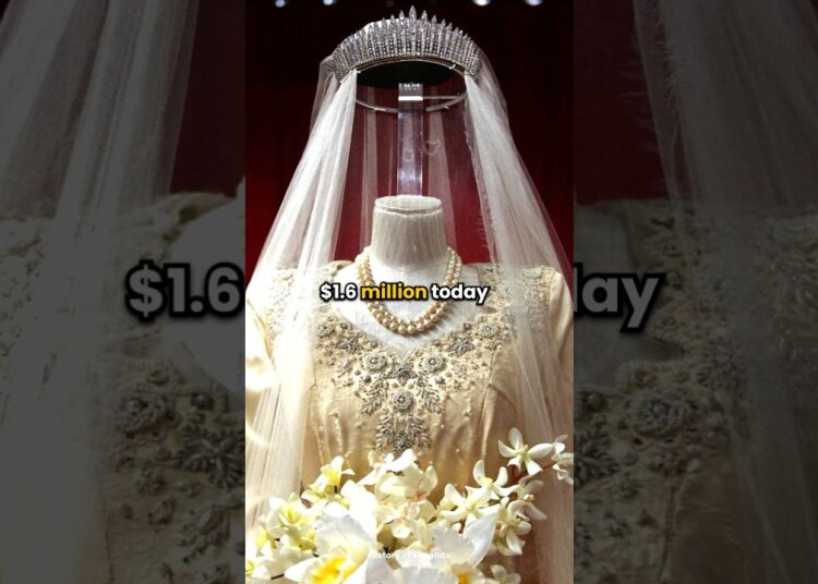 Most expensive Royal wedding dress 🤯 #royalfamily #queenelizabeth #queen #royal #usa #nyc #royalty