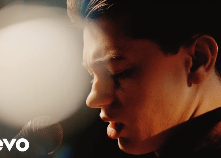 Elliot James Reay – I Think They Call This Love (Official Music Video)
