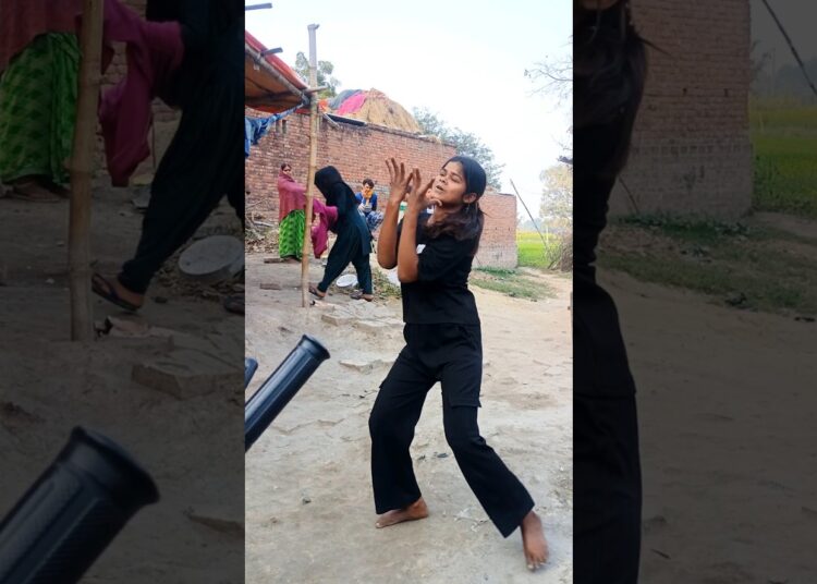 Hum Haeen Piya Ji Ke #shorts #dance #bollywood #song #music #officialaayushichauhan
