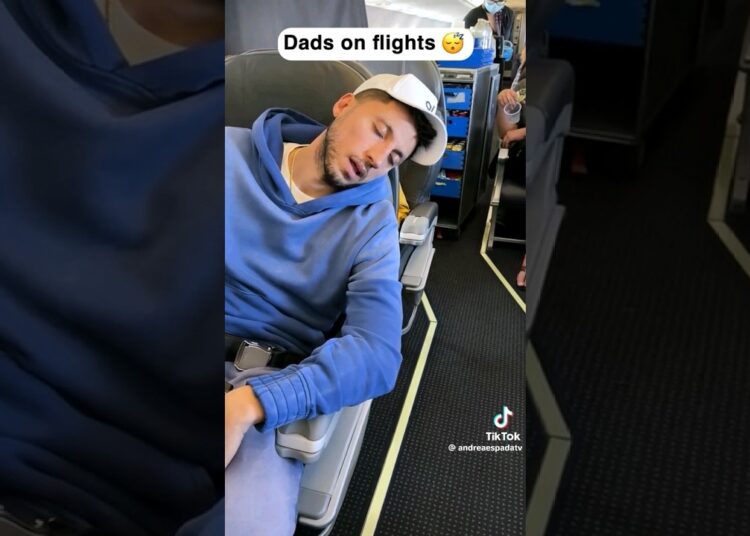 Moms On Flight Vs Dad On Flight ❤✈ #royaltyfamily #edit #andreaespadatv #kingali #flight