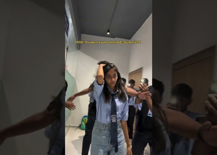 Students Celebrity Entry  🤣 sakthivibes #shortvideo #shortsfeed #collegelife #shorts