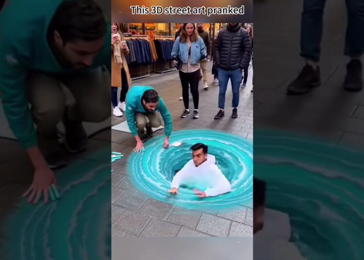 This 3D street art pranked EVERYONE#streetart #opticalillusion #artprank #public #mindblown#funny