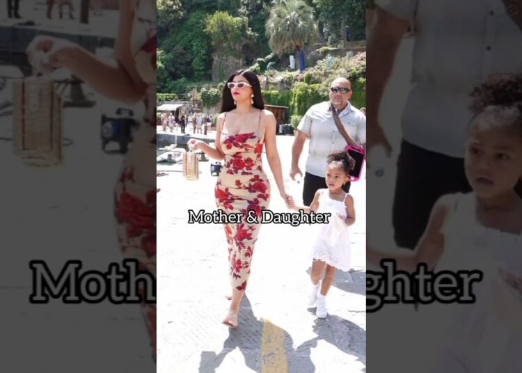 Mother & Daughter #kyliejenner #stormi #mother #daughter #love #celebrity #beauty #model #fashion