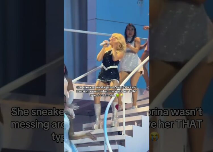 she treats her fans like NO OTHER celebrity #sabrinacarpenter #shorts #shortnsweet