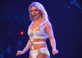 Britney Spears – Femme Fatale Tour (Toronto)