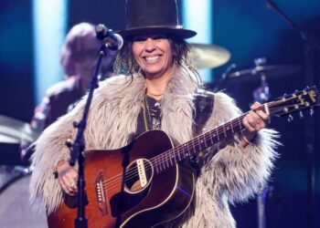 4 Non Blondes Perform Soaring Anthem 'What's Up?' at 'Rockin’ Eve'