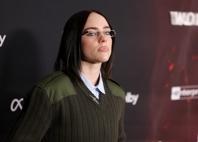Billie Eilish calls out celebrities for staying silent on ICE – The Mercury News