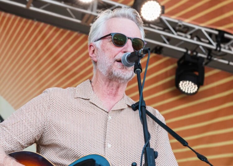 Billy Bragg's New Song "City of Heroes" Supports Minneapolis Protesters