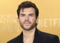 'Bridgerton' star Luke Newton strips down in shirtless photo