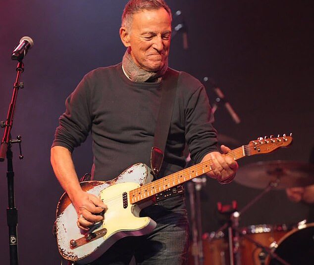 Bruce Springsteen performed his new anti-ICE anthem, Streets of Minneapolis, at Minnesota's National Shutdown protest on Friday