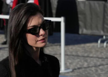 Anne Hathaway attends the funeral of fashion designer Valentino Garavani at the St Mary of Angels Basilica in Rome