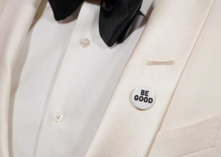 Celebrities wear pins protesting ICE at the Golden Globes