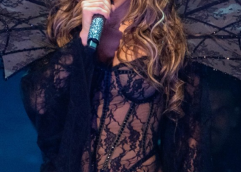 JLo in lace number on stage