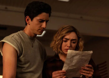 Peyton List and Milo Manheim in School Spirits (2023).