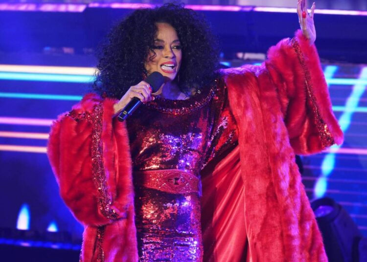 Diana Ross Performs Medley at 'New Year's Rockin' Eve': Watch
