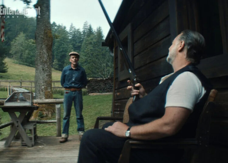 Matteo Cocco Ethan Hawke and Russell Crowe in 'The Weight'