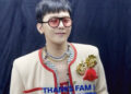Singer G-Dragon poses with the QQ Music Album of the Year trophy. [GALAXY CORPORATION]