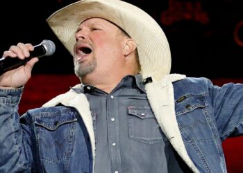 Garth Brooks Hints He's Planning a Tour in 2026