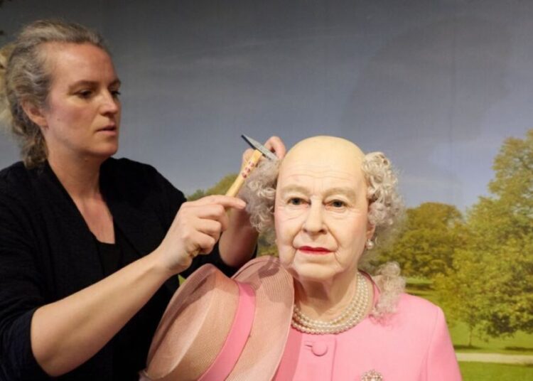 German museum defends use of 'bald' waxwork of Queen Elizabeth II | Royal | News