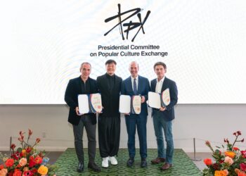 Park Jin-young (second from left) poses with special advisers of the Presidential Committee on Popular Culture Exchange following the appointment ceremony at the Korean Cultural Center in Los Angeles on Thursday. From left: Monte Lipman of Republic Records, Park Jin-young, Fred Davis of the Raine Group and Jay Penske of Penske Media Corporation (Presidential Committee on Popular Culture Exchange)