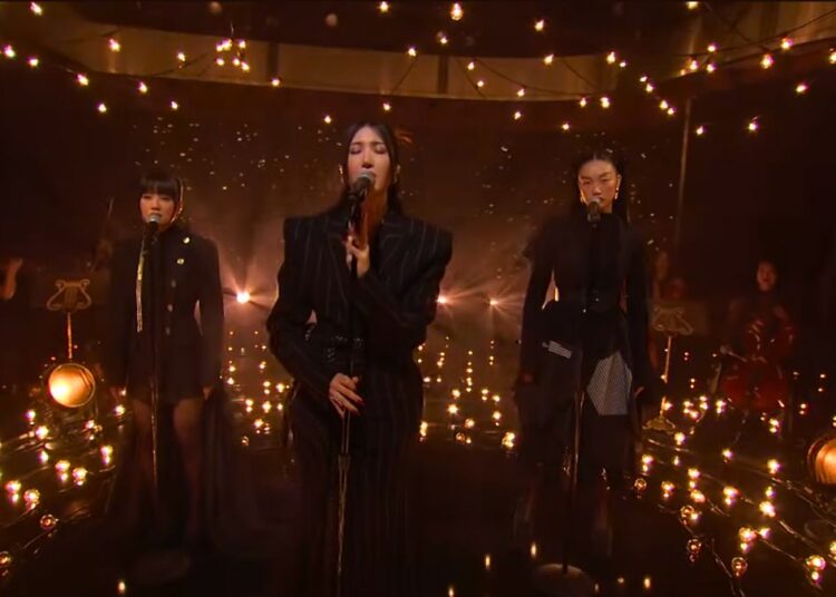 HUNTR/X Debut New "Glowin'" Version of "Golden" on Kimmel: Watch