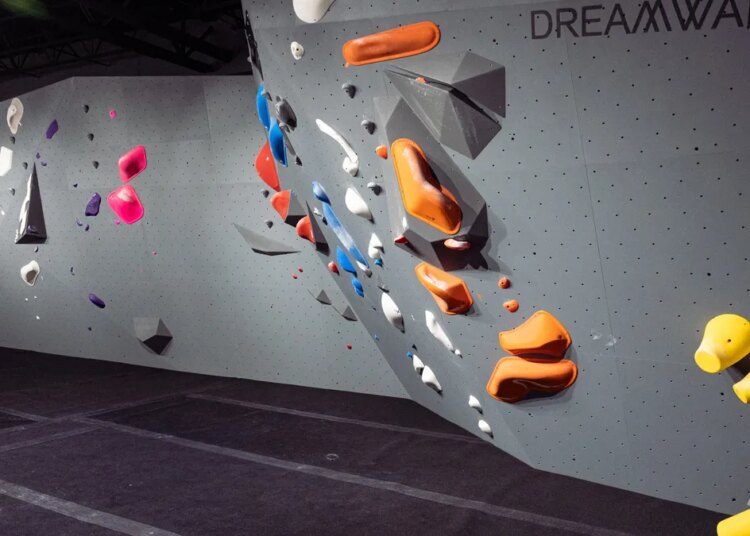 Here's a list of indoor entertainment options near Holland