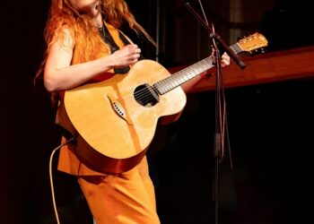 Hollie Rogers announces new album “Everything’s Fine” - Music News