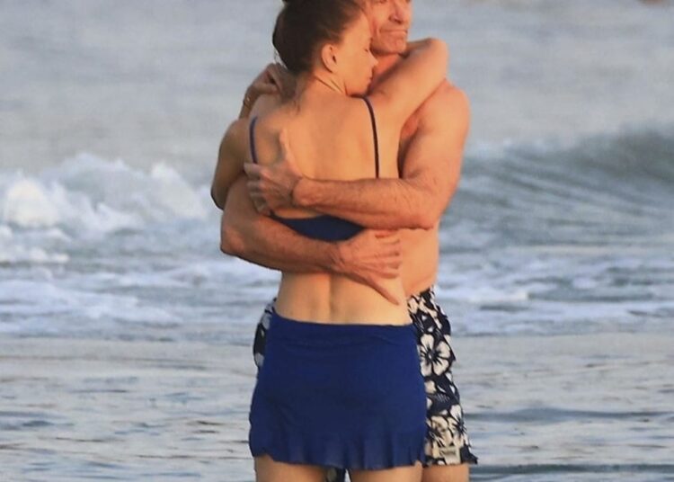 *premium exclusive* costa rica, costa rica australian actor and singer hugh jackman is seen spending quality time with girlfriend sutton foster as they enjoy a romantic sunset on the beach in costa rica. the couple appears relaxed and happy as they wade into the waves and take in the scenic surroundings during the final day of their holiday getaway. pictured: hugh jackman, sutton foster backgrid usa 3 january 2026 usa: +1 310 798 9111 / usasales@backgrid.com uk: +44 208 344 2007 / uksales@backgrid.com *uk clients pictures containing children please pixelate face prior to publication*