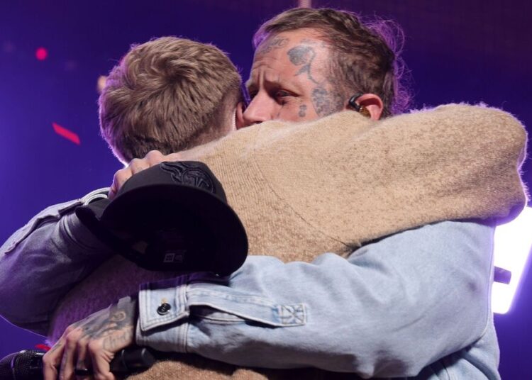 Jelly Roll breaks down in tears following MAGA backlash - Celebrity News - Entertainment