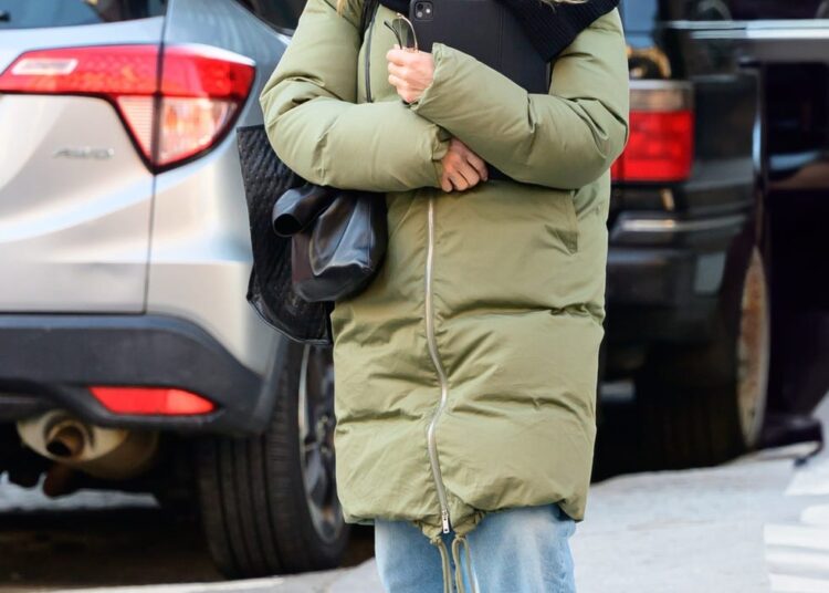*exclusive* new york, ny jennifer aniston stays low key and bundled up as she steps out in new york city on a frigid day. the friends icon keeps it casual yet chic in a long puffer coat and fedora while strolling the streets with a friend, embracing winter mode between busy projects. pictured: jennifer aniston backgrid usa 15 january 2026 byline must read: sonic / backgrid usa: +1 310 798 9111 / usasales@backgrid.com uk: +44 208 344 2007 / uksales@backgrid.com *uk clients pictures containing children please pixelate face prior to publication*