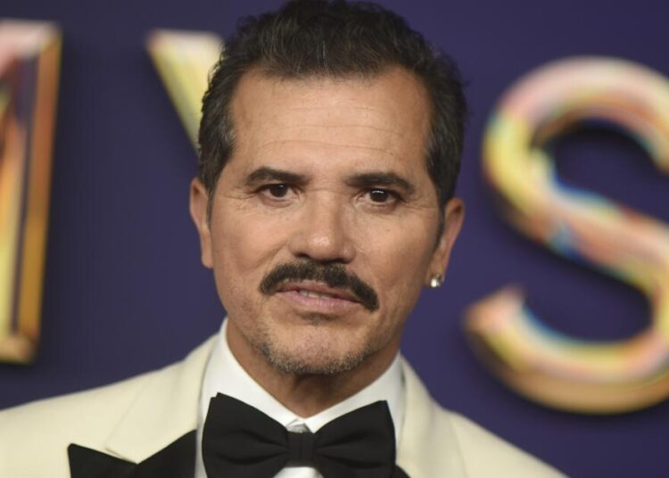 John Leguizamo urges ICE-supporting fans to 'unfollow me'