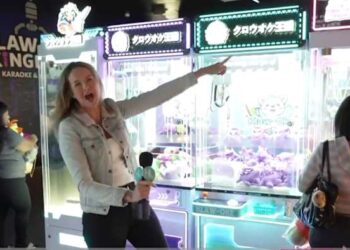 🎤🕹️ Karaoke & Claw Machines?! Inside Pearland’s Most Fun New Entertainment Spot