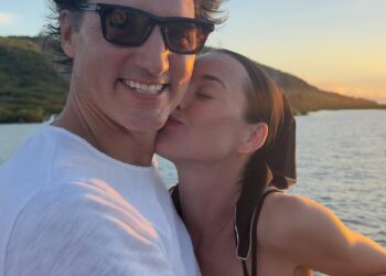 Katy Perry kissing Justin Trudeau