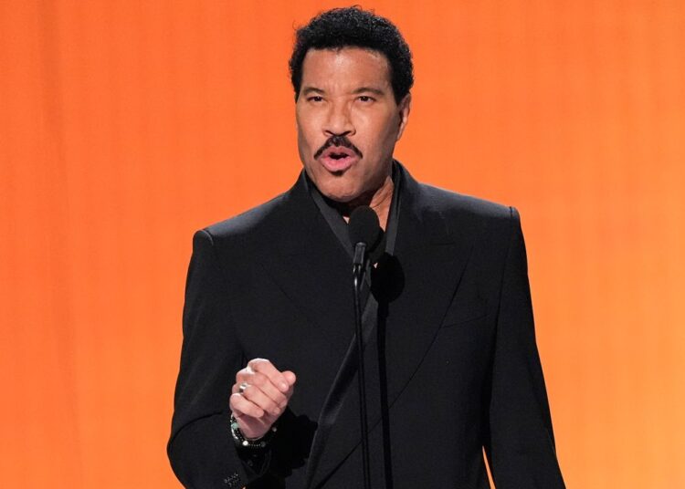 Lionel Richie presents the award for song of the year during the 60th annual Academy of Country Music Awards on Thursday, May 8, 2025, in Frisco, Texas. (AP Photo/Chris Pizzello)
