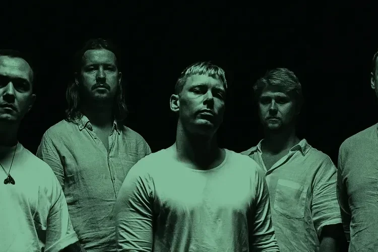 MØL Premiere "Hud" Music Video Alongside Their New Album "DREAMCRUSH"