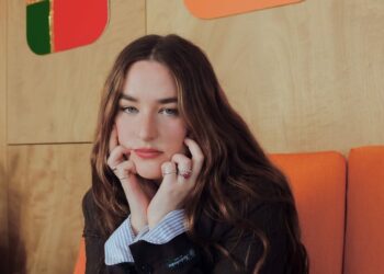 Mia Wray Shares New Single 'When We Were Young'