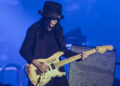 Mick Mars performs at SSE Arena Wembley on November 6, 2015 in London, England. (Neil Lupin/Redferns)